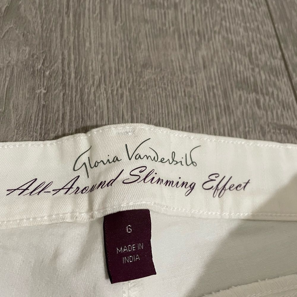 Gloria Vanderbilt All Around Slimming Effect Denim White Jeans