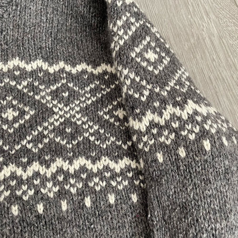 Old Navy NWT Grey and White Winter Sweater