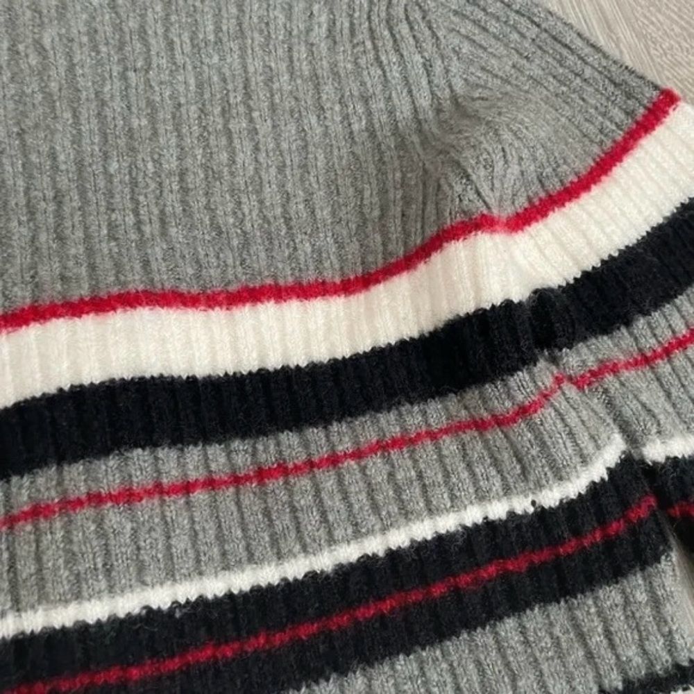 Q&A Vintage Striped Knitted Sweater Size: M Brand: Q&A (Vintage)