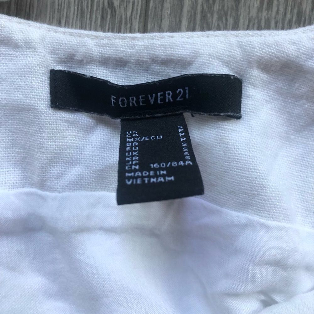 Forever 21 Cropped White Buttoned Tie Strap Top