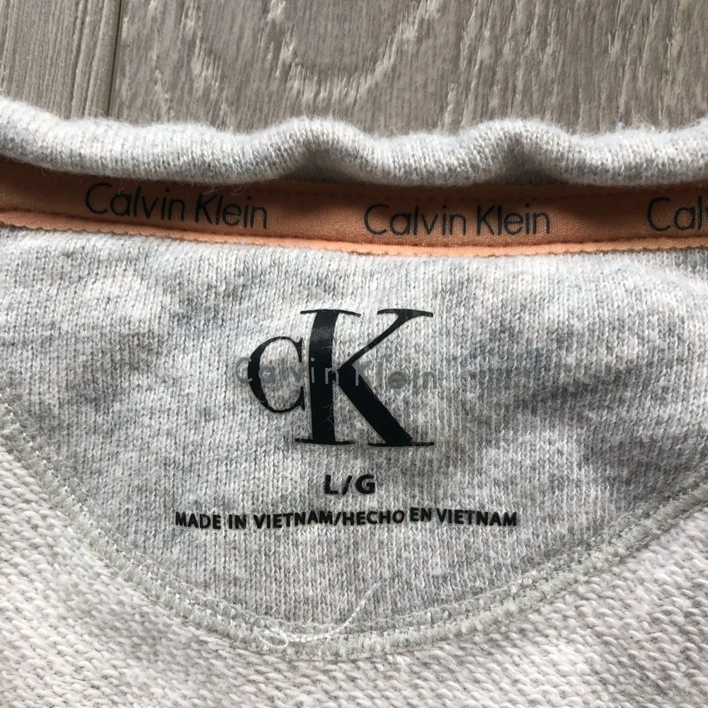 Calvin Klein Mid Sleeve Sweater Top