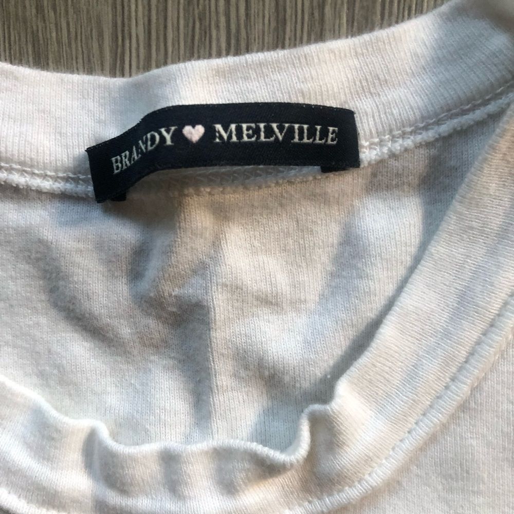 Brandy Melville Baby Devil White Cropped Short Sleeve Top